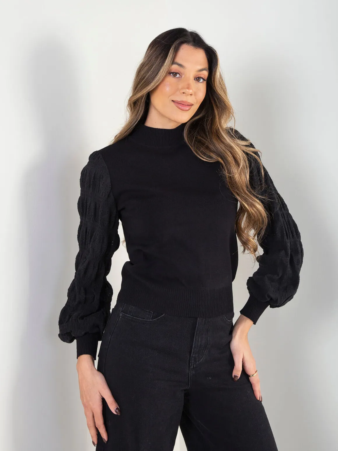 Camisola malha com mangas em renda