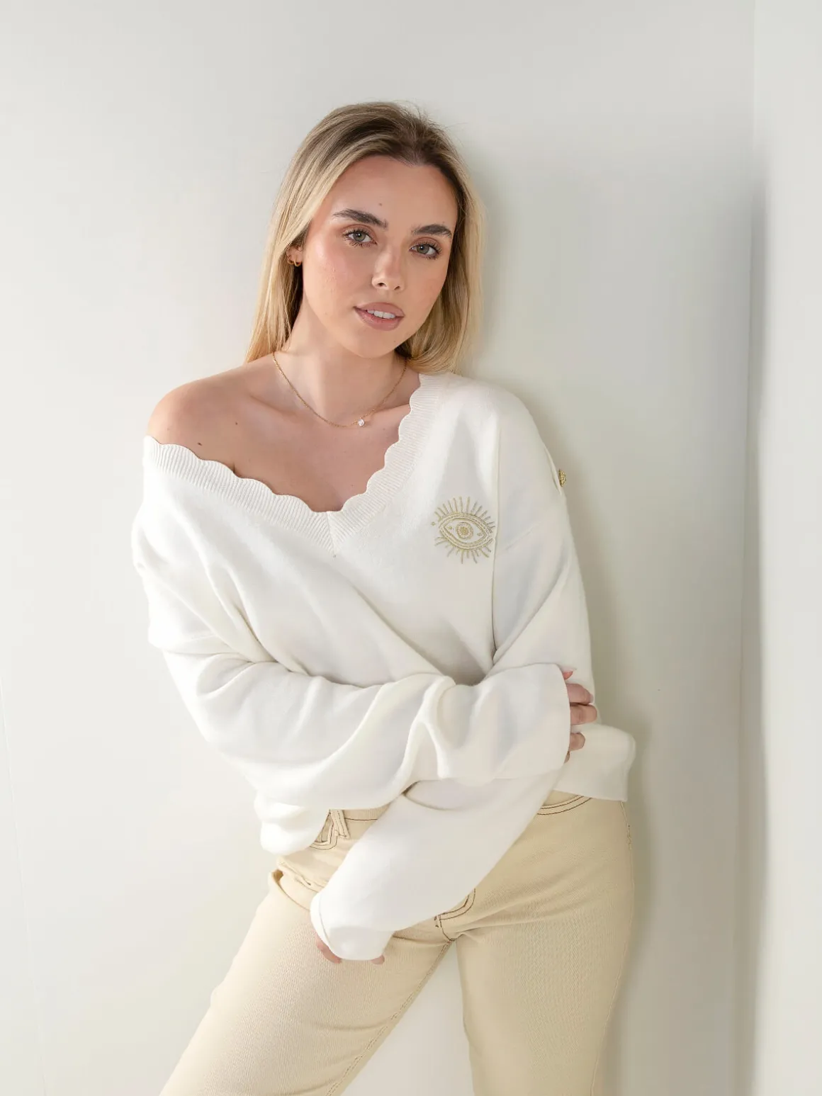 Camisola malha em V com botões dourados