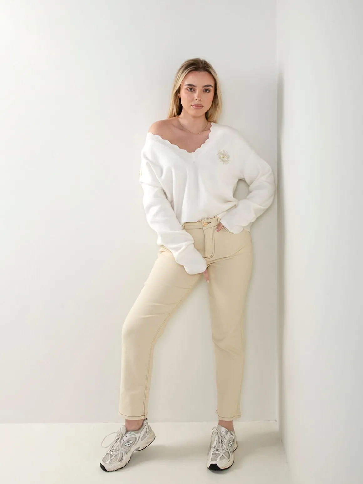 Camisola malha em V com botões dourados