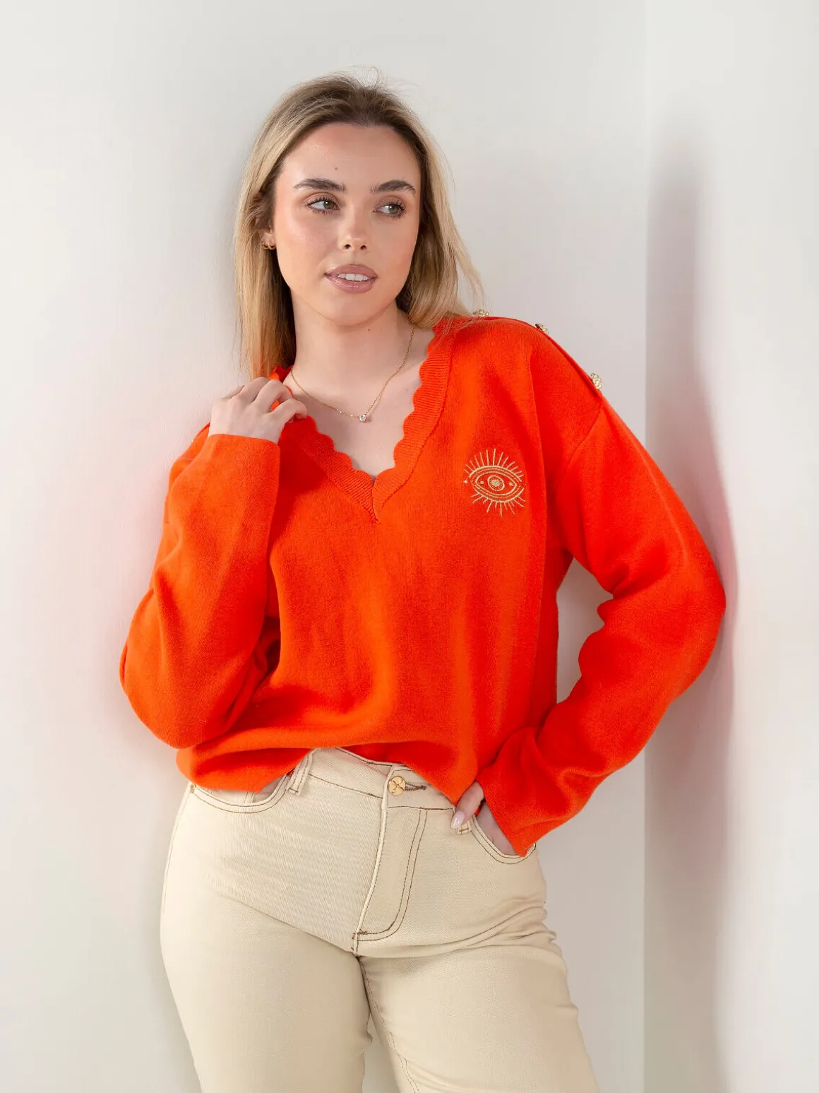 Camisola malha em V com botões dourados