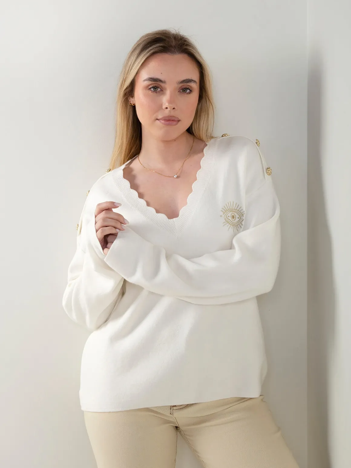 Camisola malha em V com botões dourados