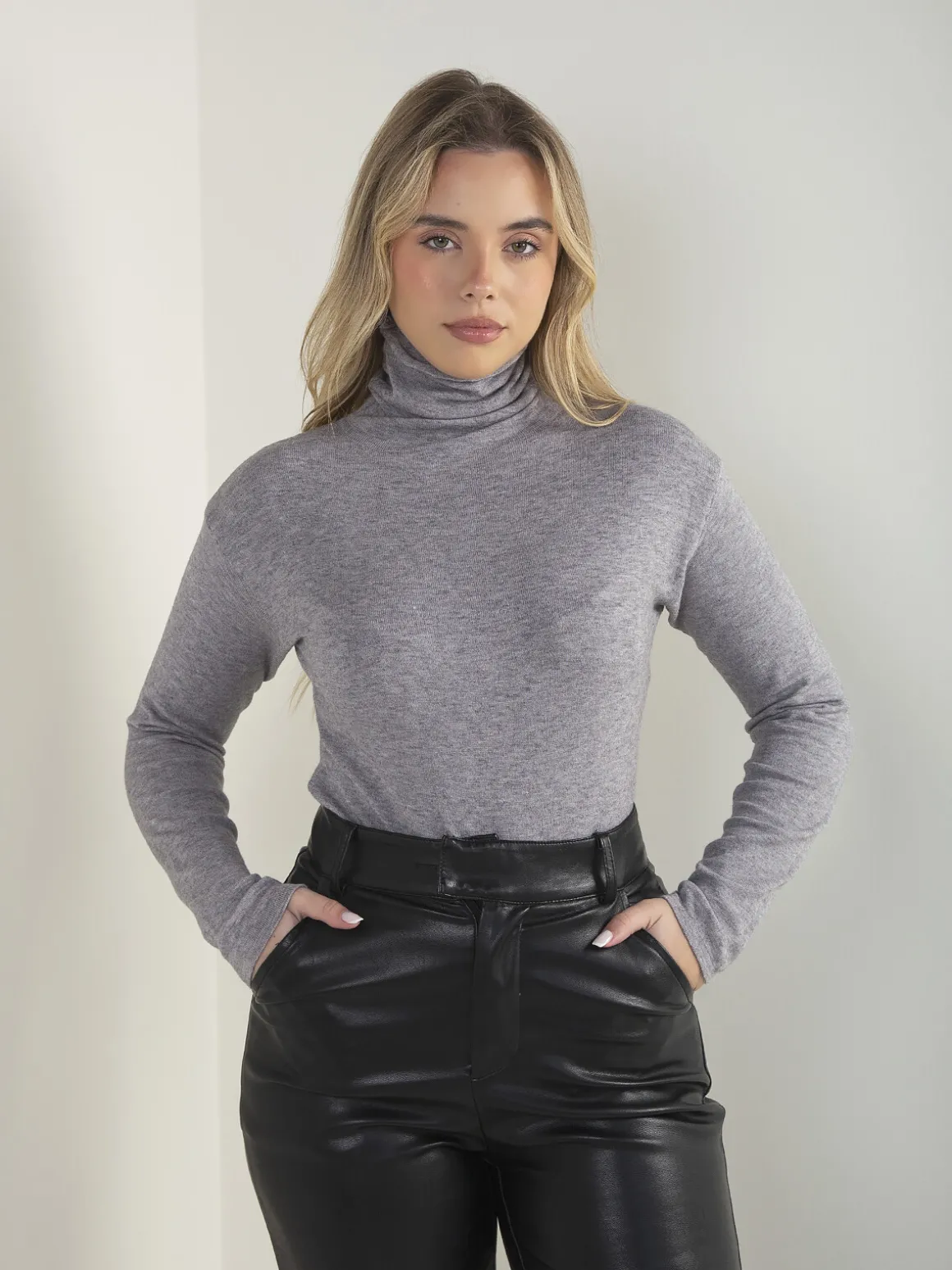 Camisola malha fina acabamento rolling