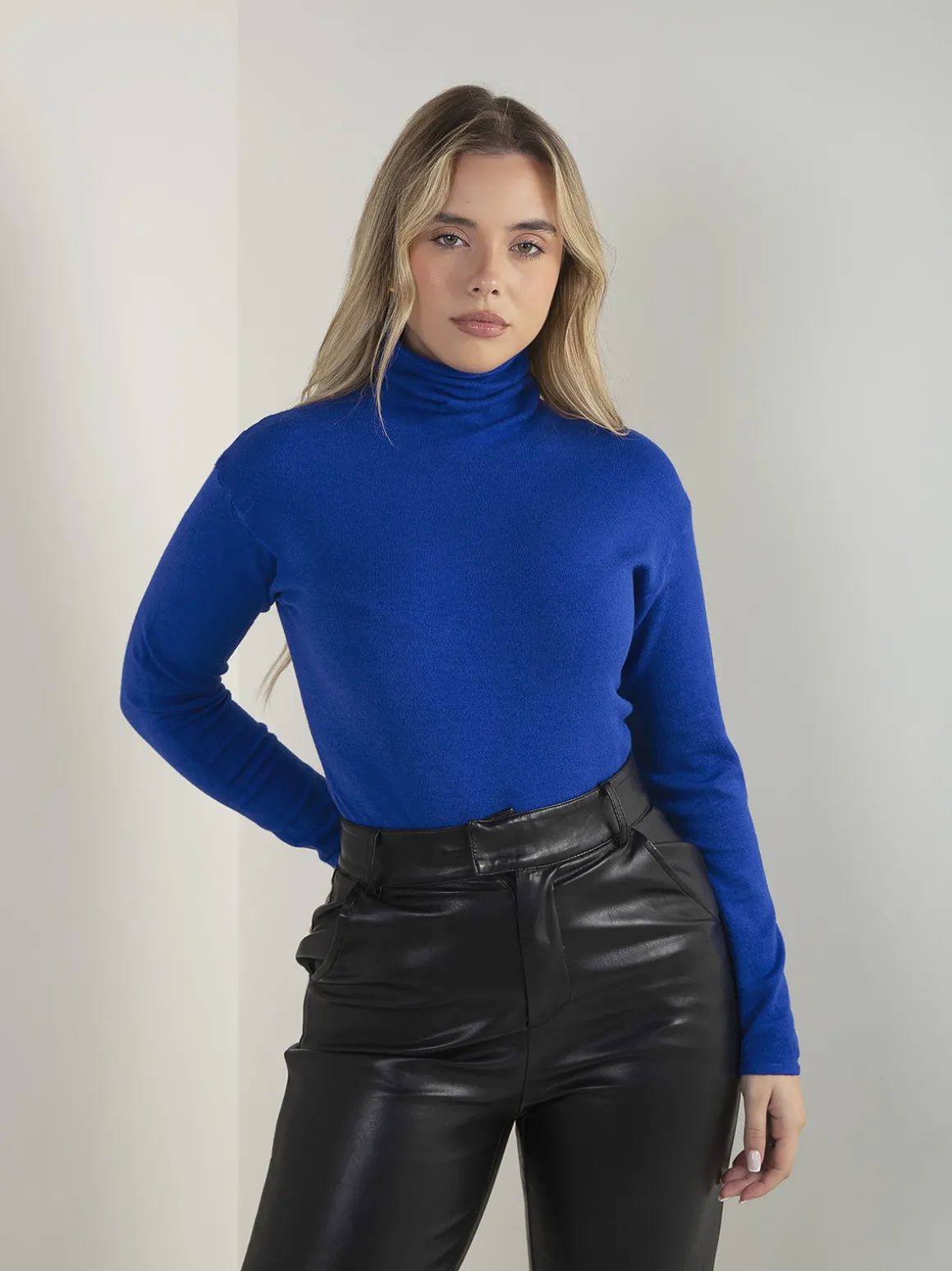 Camisola malha fina acabamento rolling