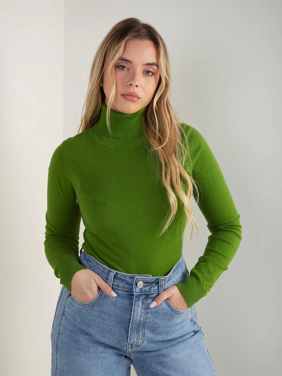 Camisola malha fina com gola alta