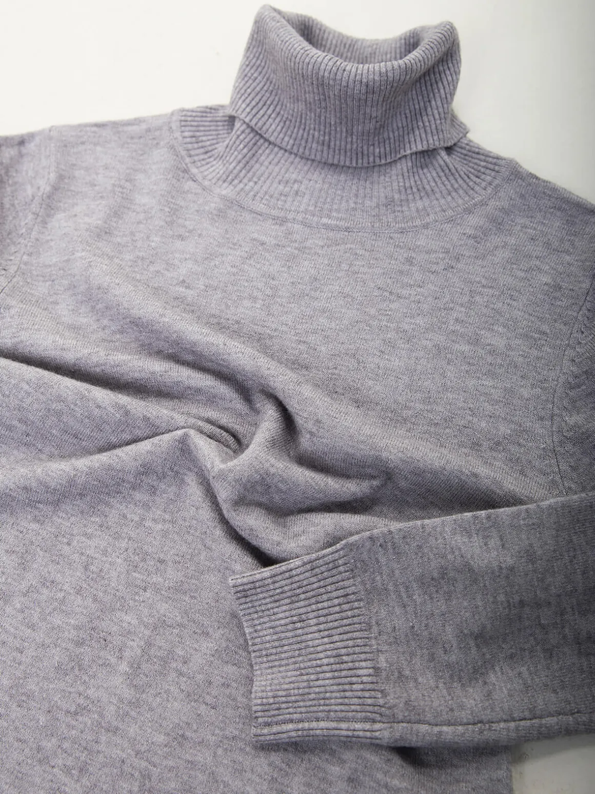 Camisola malha fina com gola alta