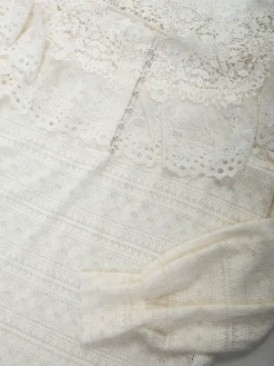 Camisola rendada com folhos