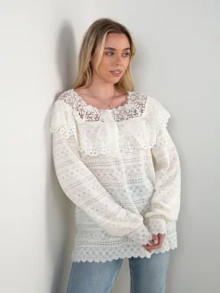 Camisola rendada com folhos