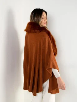 Capa telha em malha com gola de pelo