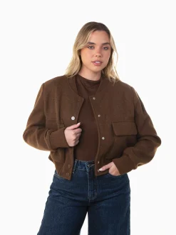 Casaco bomber com bolsos