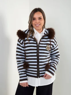 Casaco de malha às riscas com capuz