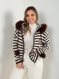 Casaco de malha às riscas com capuz