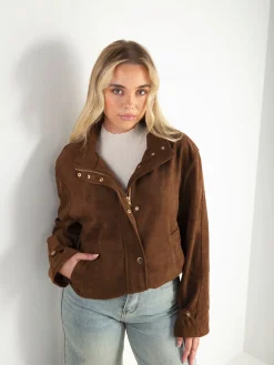 Casaco efeito camurça gola subida