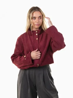 Casaco efeito camurça gola subida