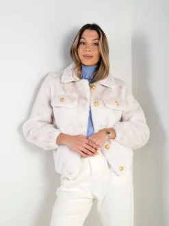 Casaco efeito pelo com botões dourados