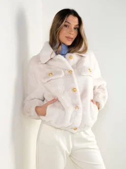 Casaco efeito pelo com botões dourados