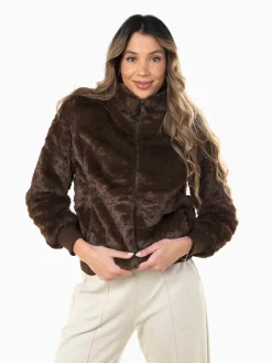 Casaco efeito pelo com gola alta