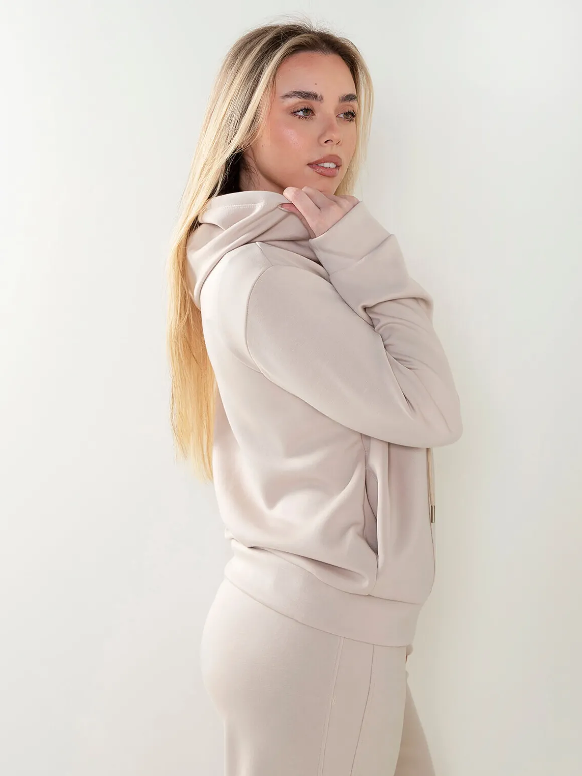 Casaco fato treino com capuz ajustável