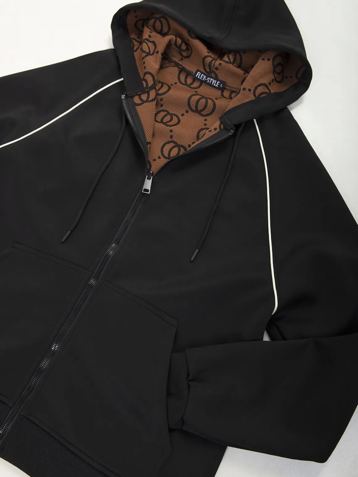 Casaco hoodie preto com interior estampado