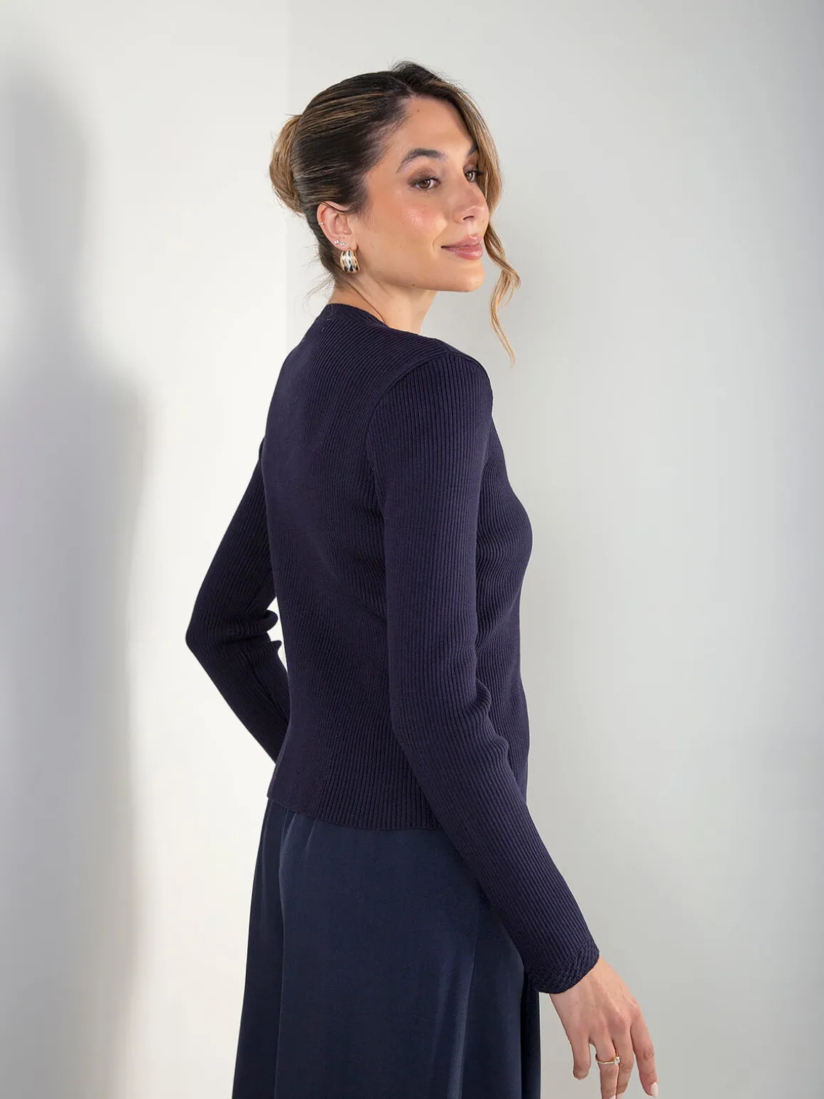 Casaco malha canelada com botões jóia