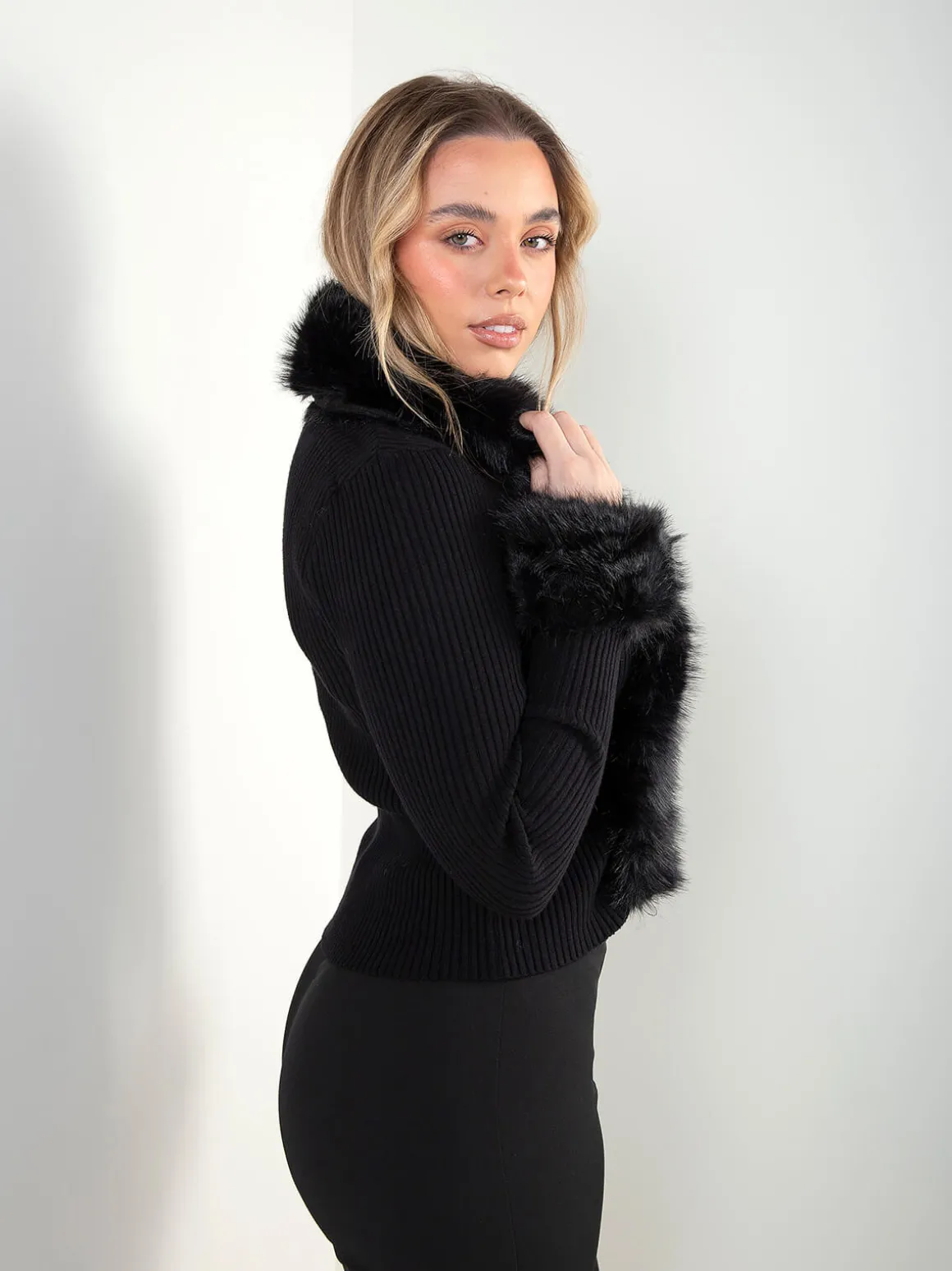 Casaco malha canelada com pelo