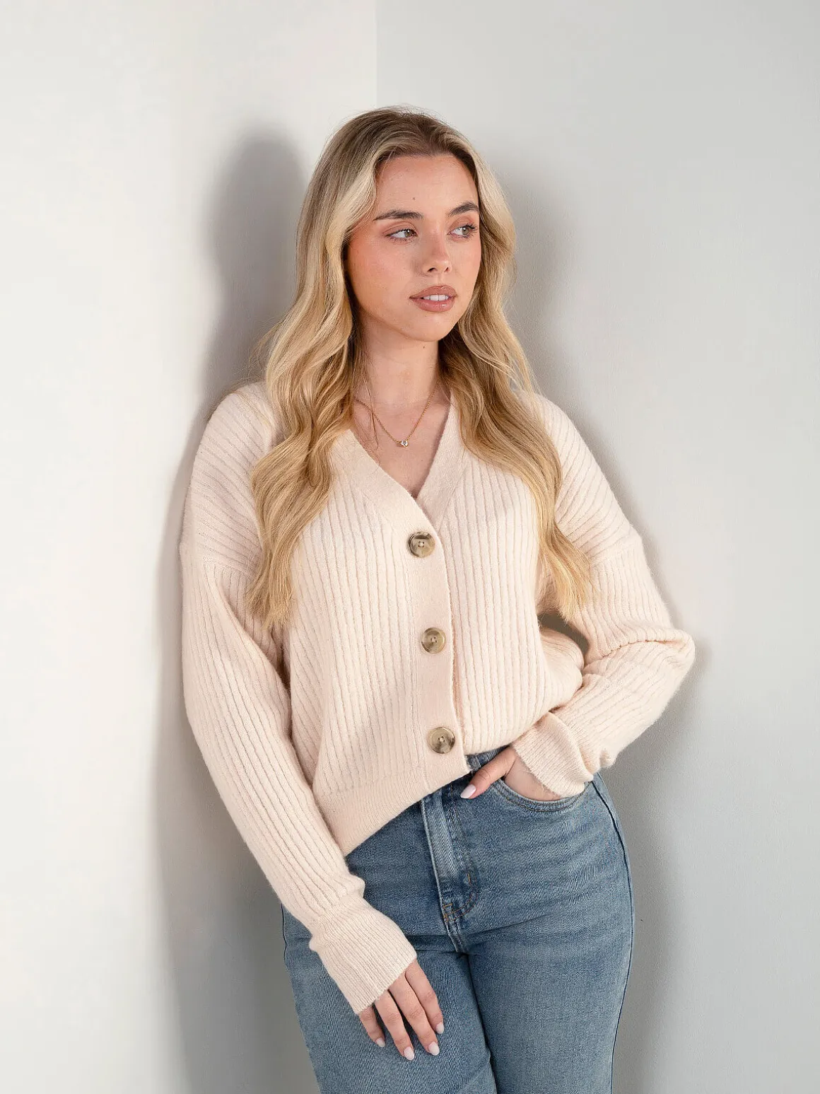 Casaco malha canelada decote V