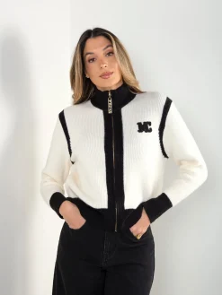 Casaco malha canelada pérola gola subida