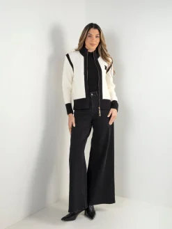 Casaco malha canelada pérola gola subida