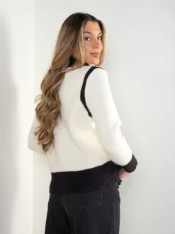 Casaco malha canelada pérola gola subida