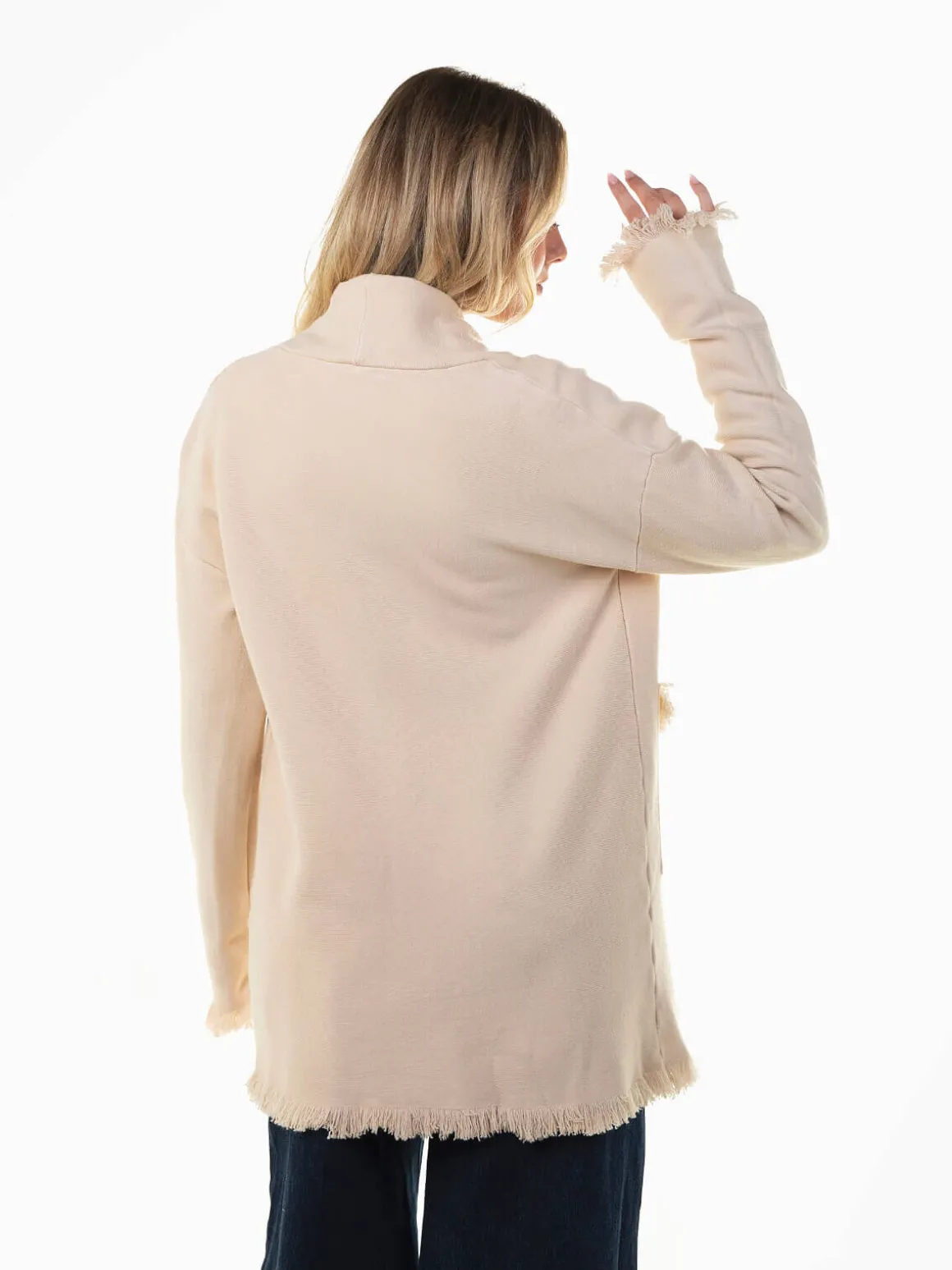 Casaco malha com acabamentos desfiados