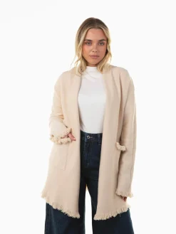 Casaco malha com acabamentos desfiados