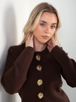 Casaco malha com botões dourados