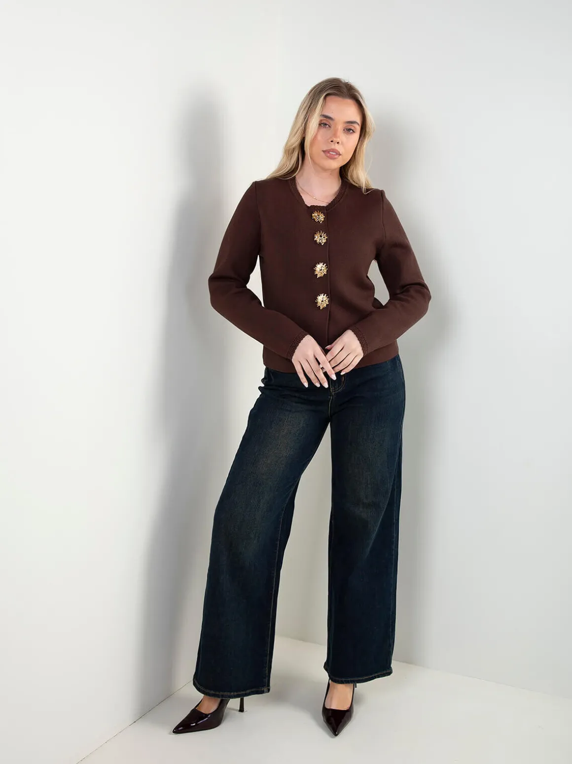 Casaco malha com botões dourados