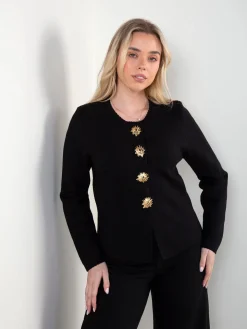 Casaco malha com botões dourados