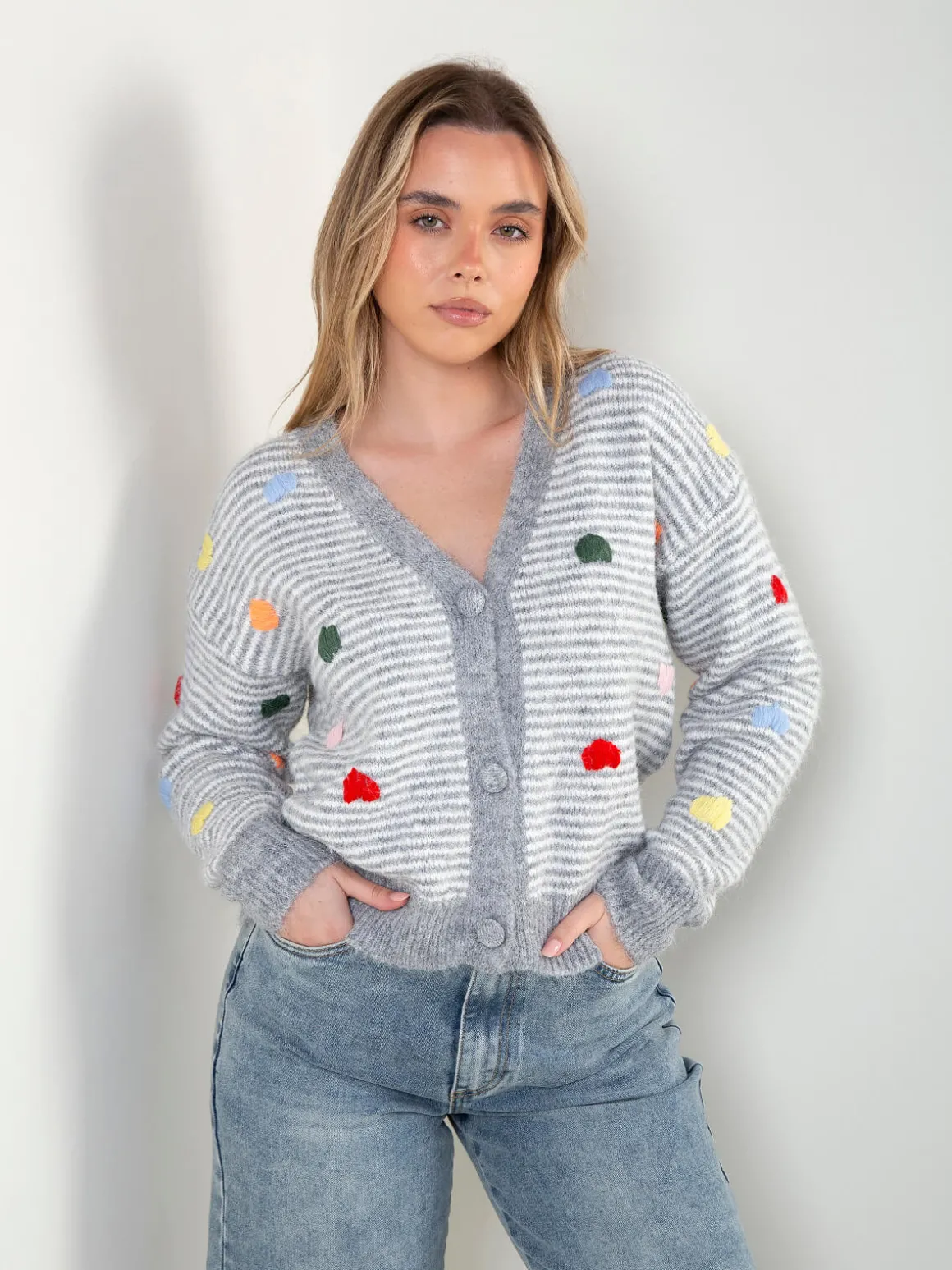 Casaco malha com botões e corações