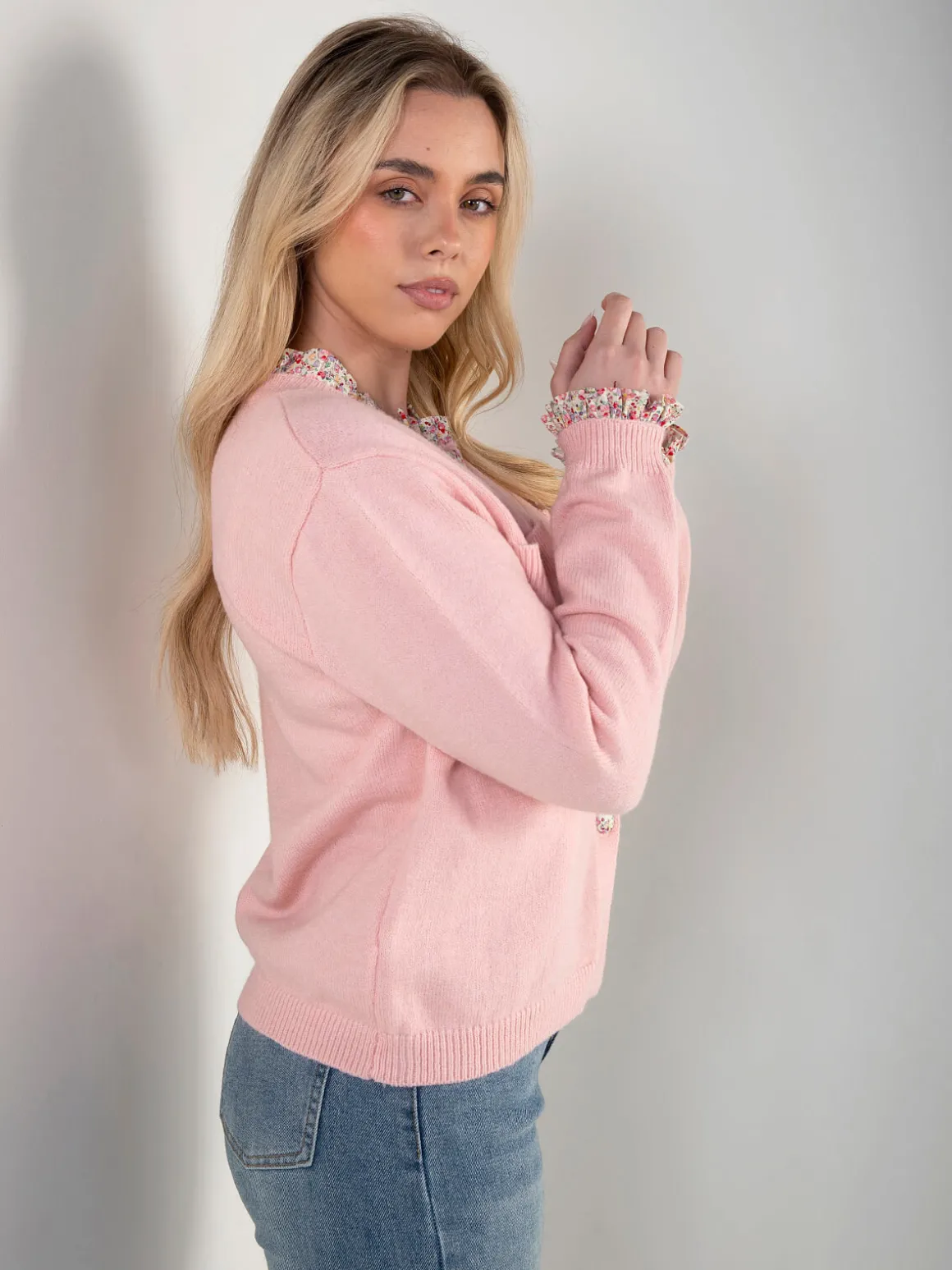 Casaco malha com botões estampados