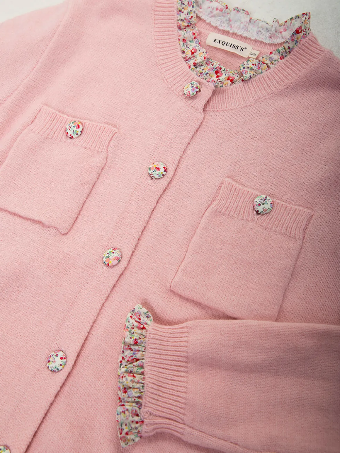 Casaco malha com botões estampados