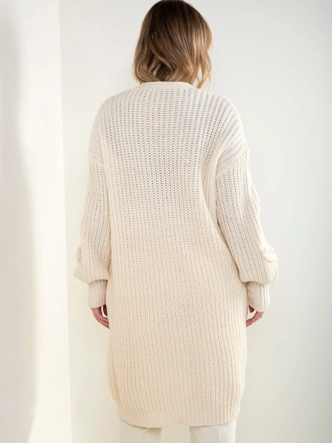 Casaco malha comprido aberto com flores