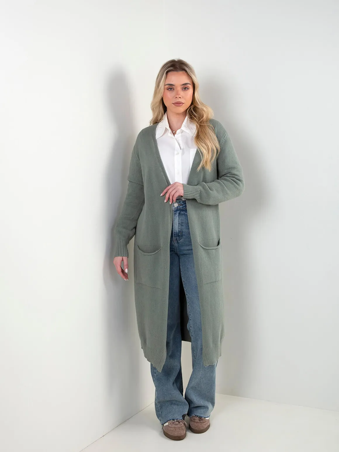 Casaco malha comprido com bolsos