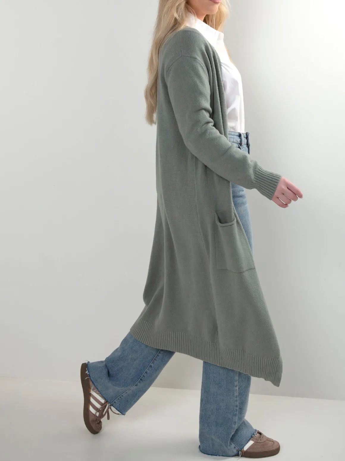 Casaco malha comprido com bolsos