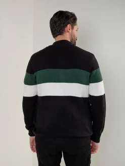 Casaco malha entrançada gola subida