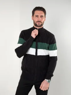 Casaco malha entrançada gola subida