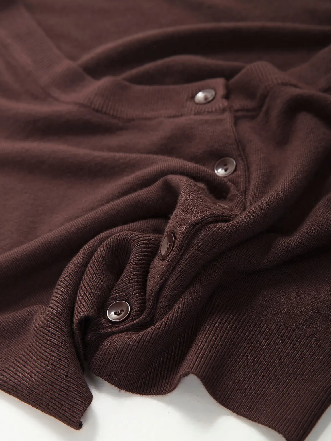 Casaco malha estilo bolero com botões