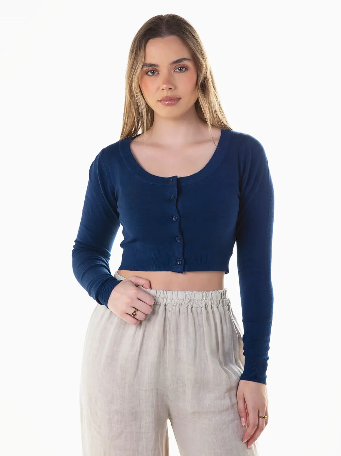 Casaco malha estilo bolero com botões