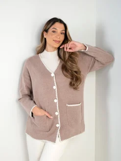 Casaco malha pormenor em contraste