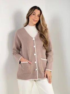 Casaco malha pormenor em contraste