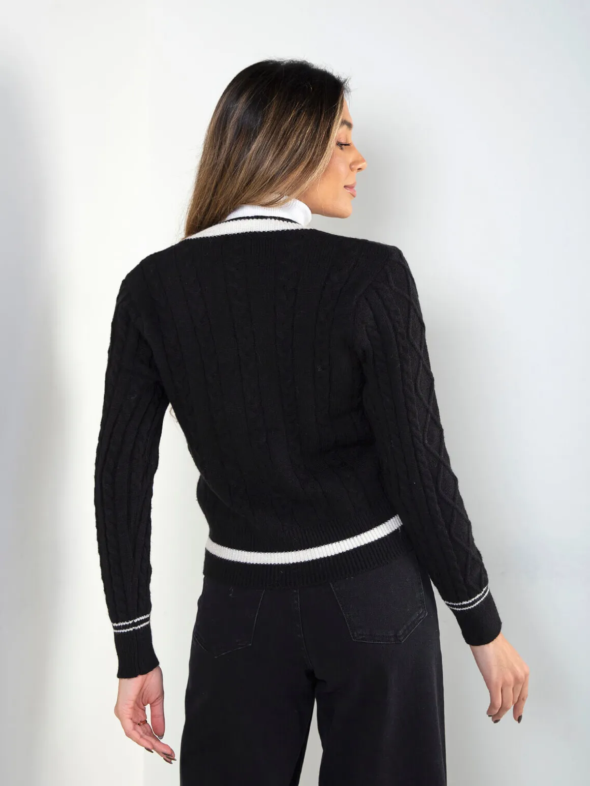 Casaco malha preto com aplicações