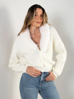 Casaco malha pérola com pelo removível