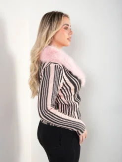 Casaco malha rosa decote com pelo