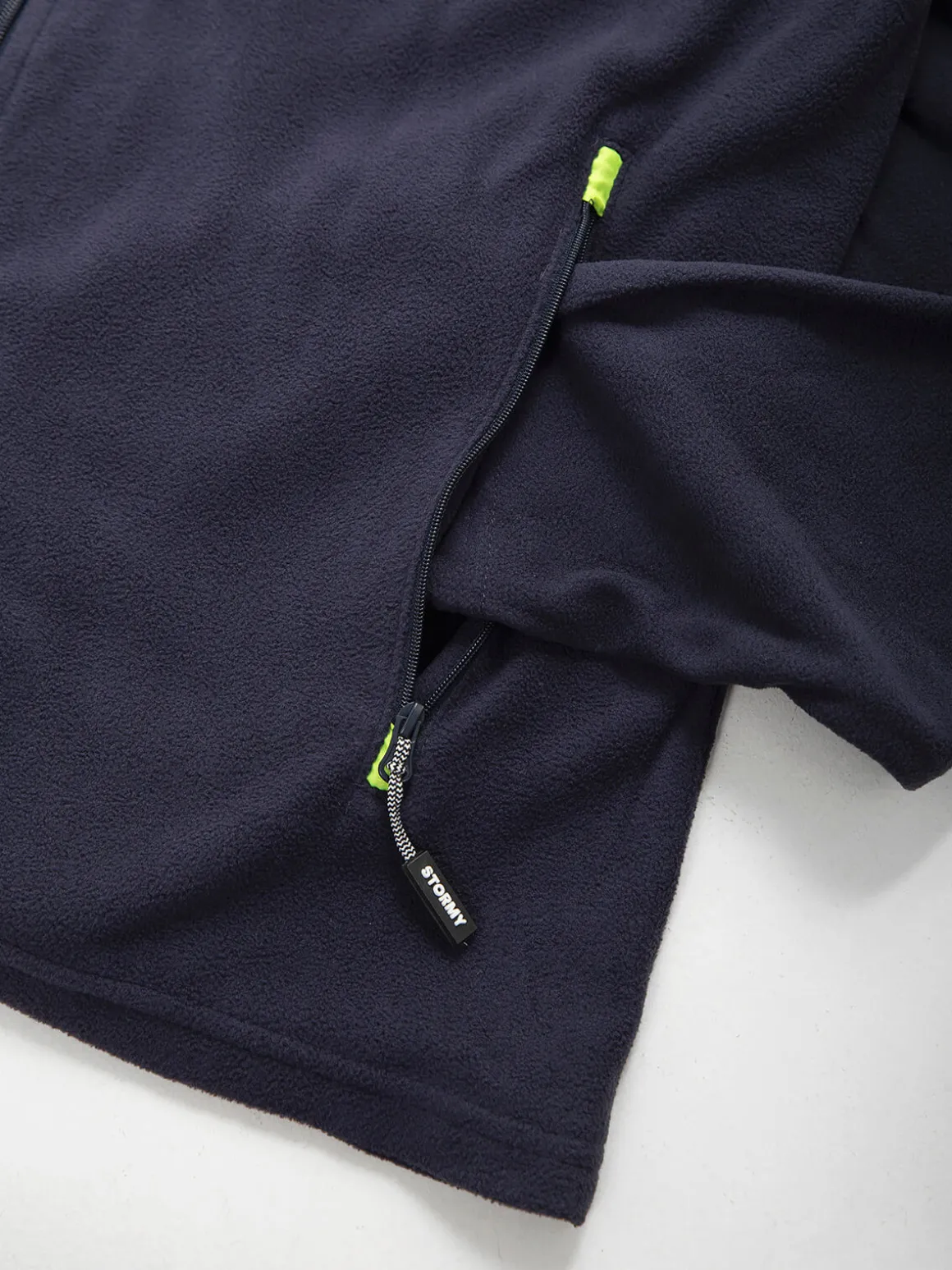 Casaco polar com bolsos