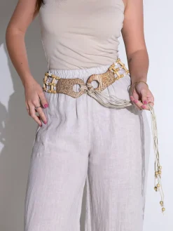 Cinto bege com conchas